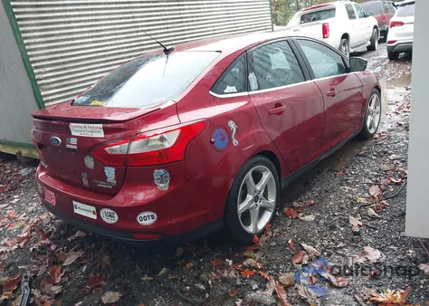 2014 Ford Focus Titanium z USA, uszkodzony, nr VIN 1FADP3J21EL309924